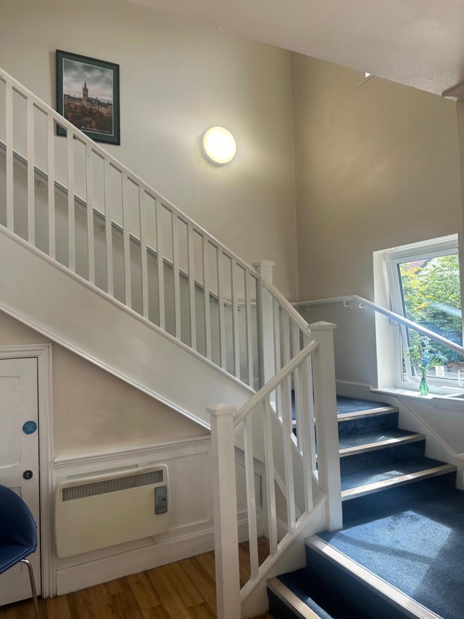 Go2 Glasgow Cumbernauld Hotel - Free Parking And Pet Friendly Екстер'єр фото