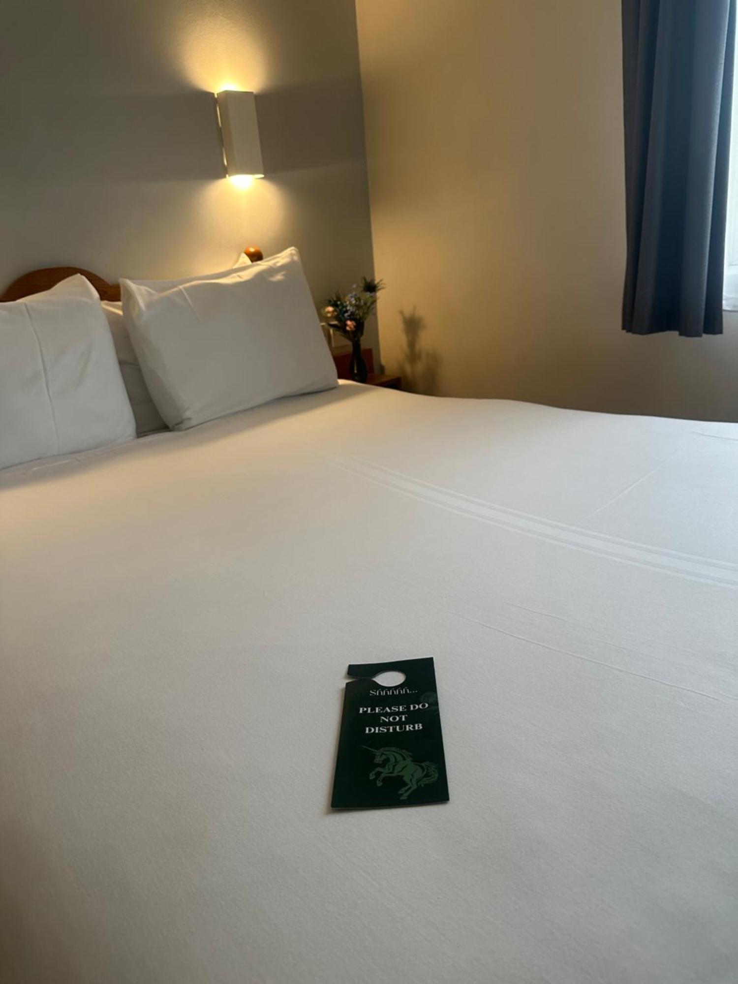 Go2 Glasgow Cumbernauld Hotel - Free Parking And Pet Friendly Екстер'єр фото