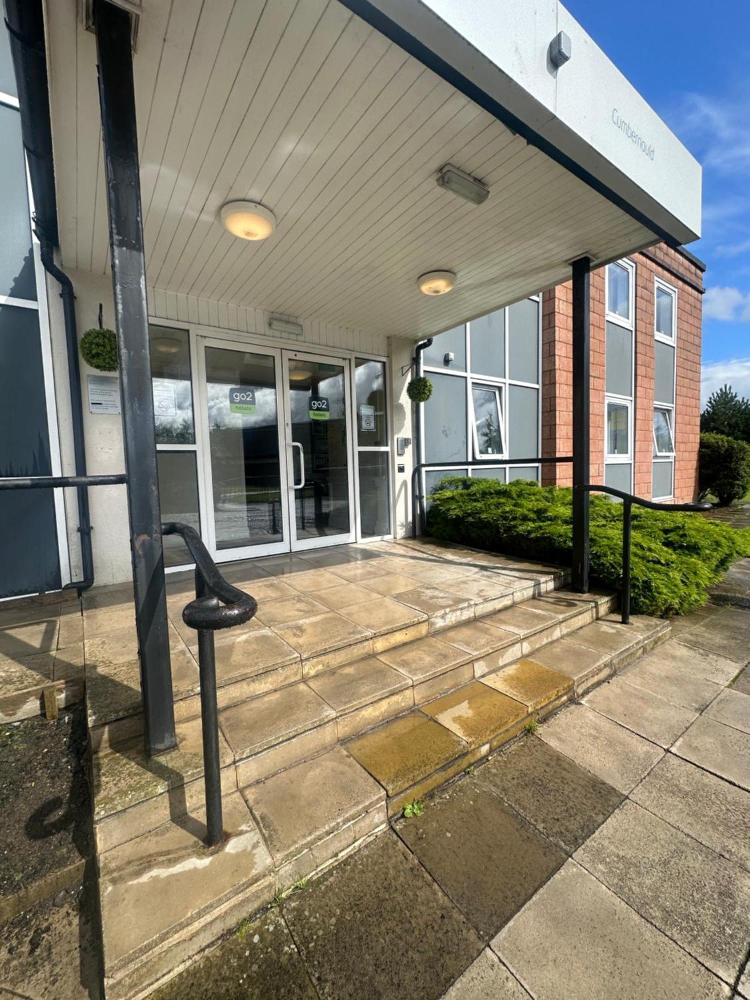 Go2 Glasgow Cumbernauld Hotel - Free Parking And Pet Friendly Екстер'єр фото