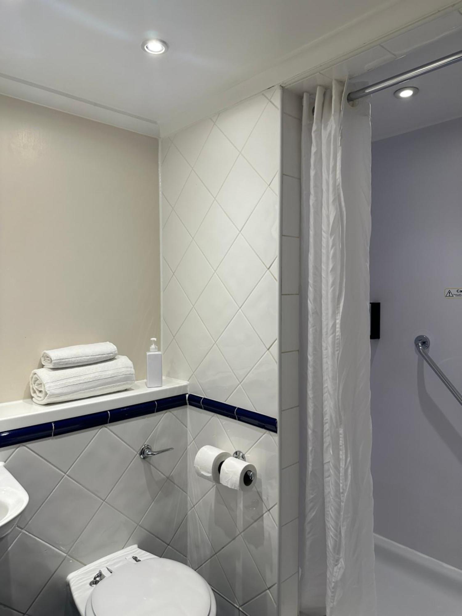 Go2 Glasgow Cumbernauld Hotel - Free Parking And Pet Friendly Екстер'єр фото