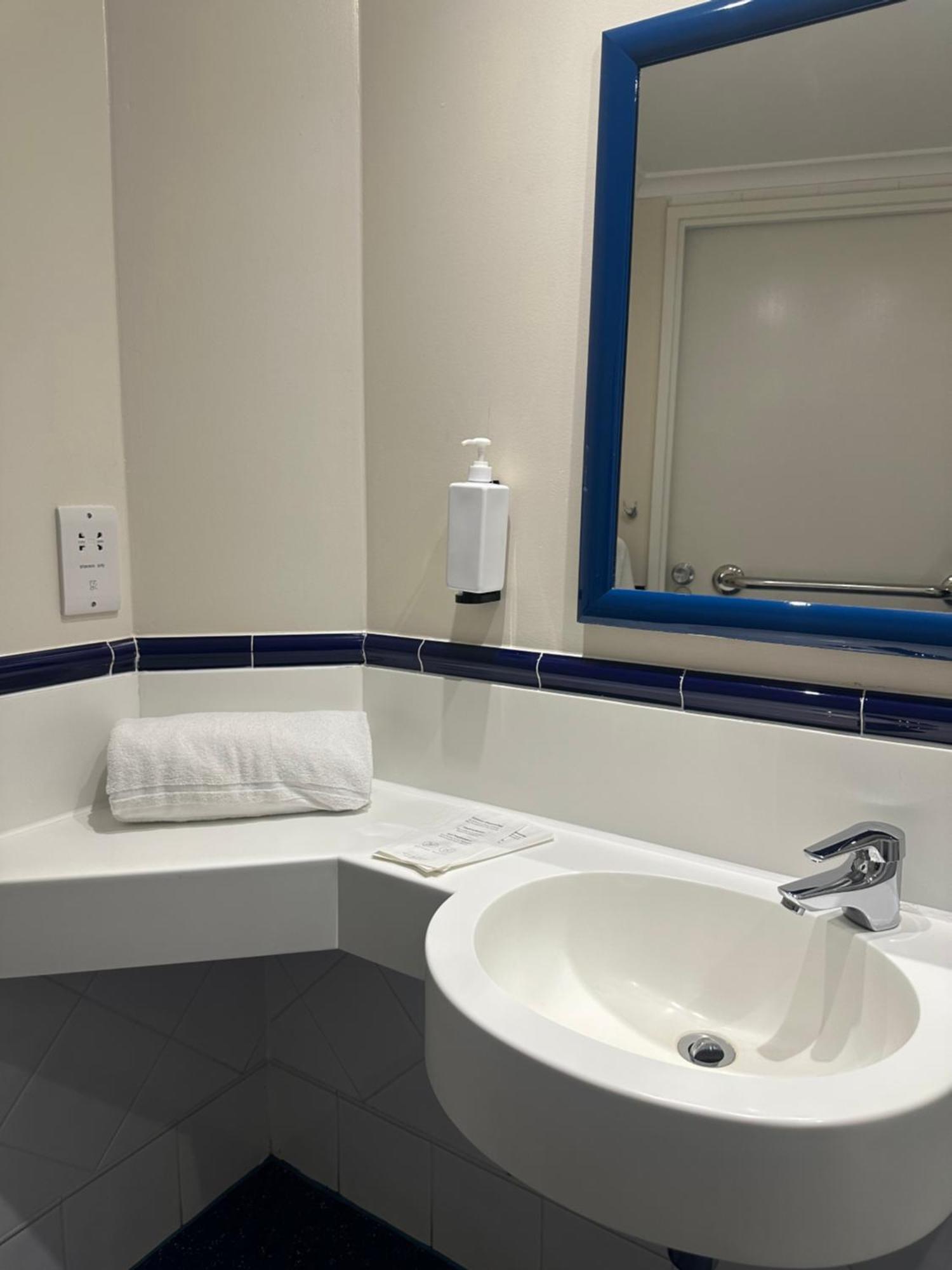 Go2 Glasgow Cumbernauld Hotel - Free Parking And Pet Friendly Екстер'єр фото