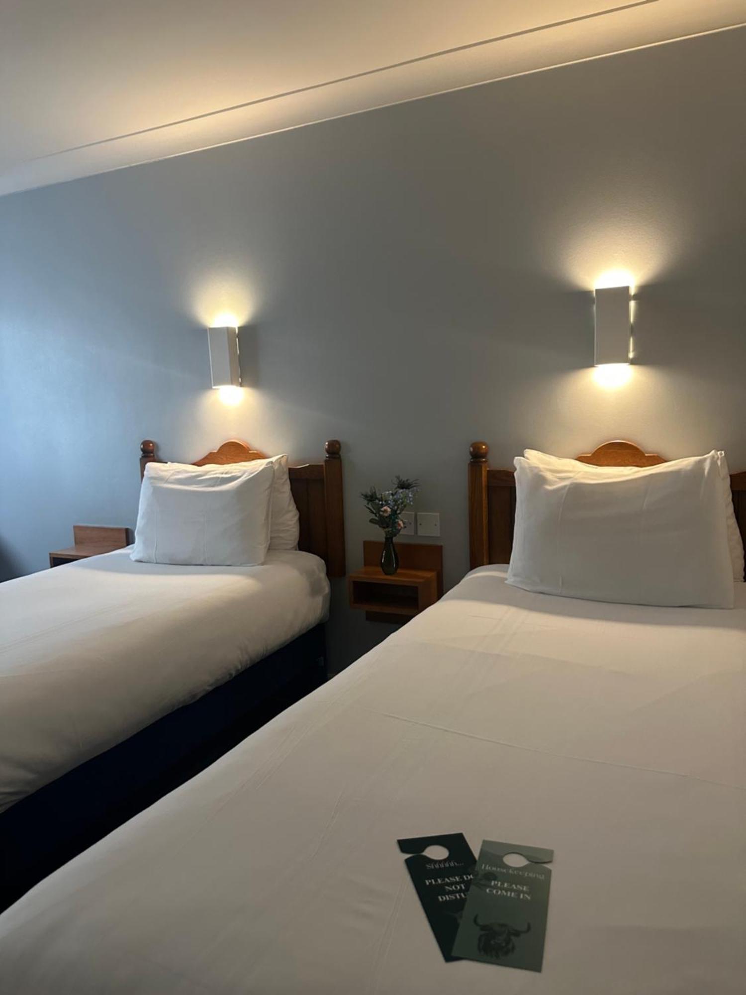 Go2 Glasgow Cumbernauld Hotel - Free Parking And Pet Friendly Екстер'єр фото