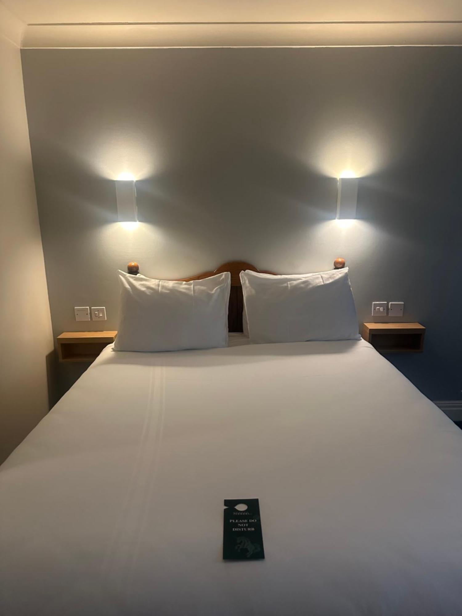 Go2 Glasgow Cumbernauld Hotel - Free Parking And Pet Friendly Екстер'єр фото