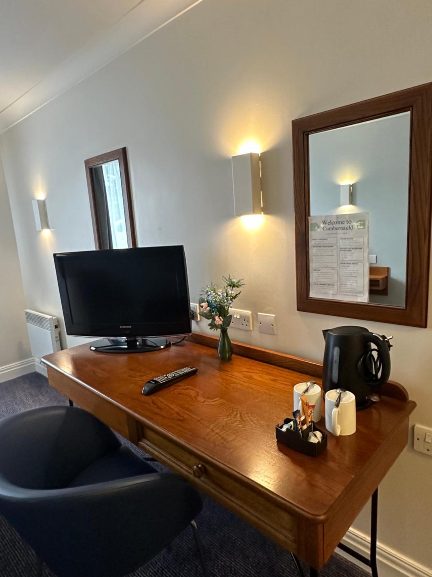 Go2 Glasgow Cumbernauld Hotel - Free Parking And Pet Friendly Екстер'єр фото